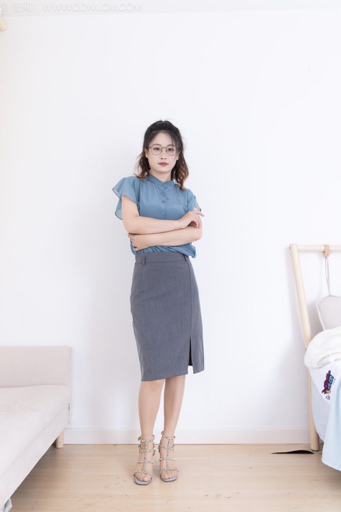 物恋传媒 NO.2540 小紫-三双高跟鞋、薄肉丝、裸足[155P+1V／6.10GB]-图海