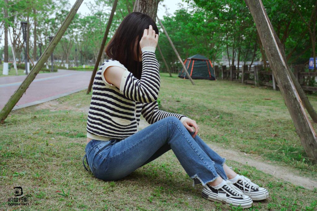 [织梦映像]NO.016 少女牛仔裤草地白袜[80P/1V/2.47GB]-图宝宝