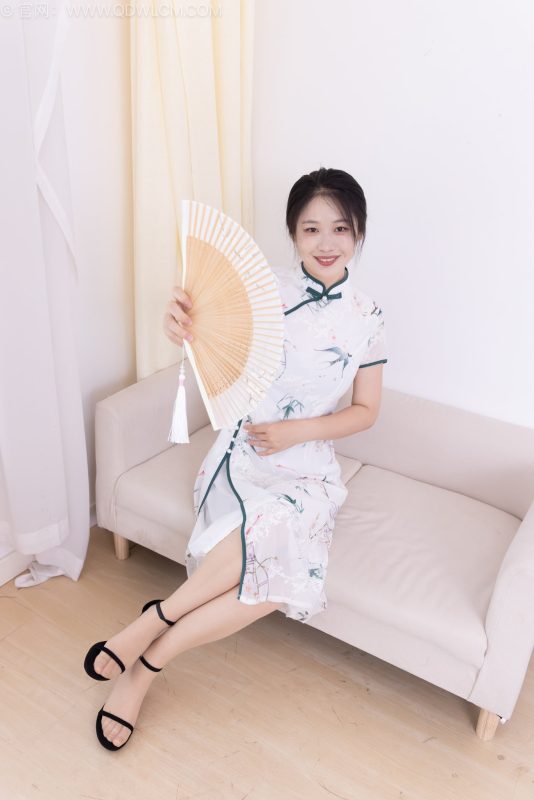 物恋传媒 NO.2556 小紫-三双高跟鞋、薄肉丝、裸足[165P+1V／6.05GB]-图宝宝