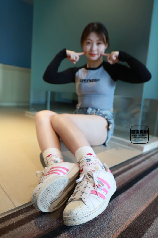 [誉铭传媒]袜足摄影 2022年《圣诞节专享作品》[80P/1V/987MB]-图宝宝