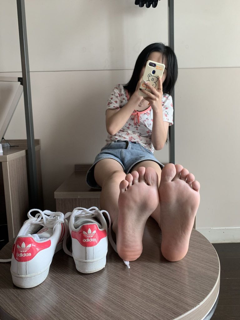 [誉铭传媒]袜足摄影 2021年《08月份微信工众号付费福利》[96P/5V/293MB]-图海