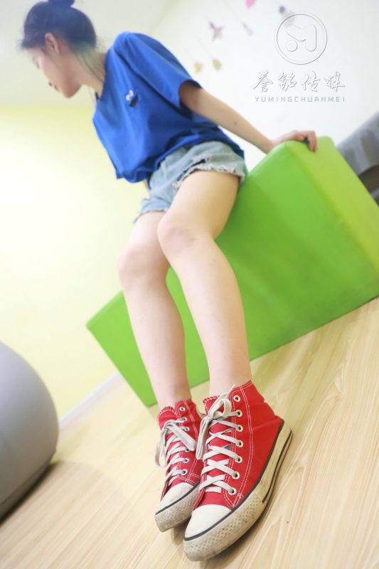 [誉铭传媒]袜足摄影 2019年 NO.038 牛仔短裤妹字的裸足[134P/1V/990MB]-图宝宝