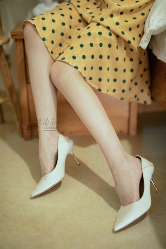 尤蜜丝 NO.033 穿搭推广展示图集 肉丝搭配白色细高跟[137P／965MB]-图宝宝