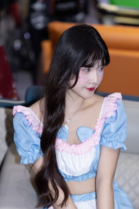 精选街拍作品 NO.6606 顶流车模克罗拉的玉足[139P／217MB]-图宝宝