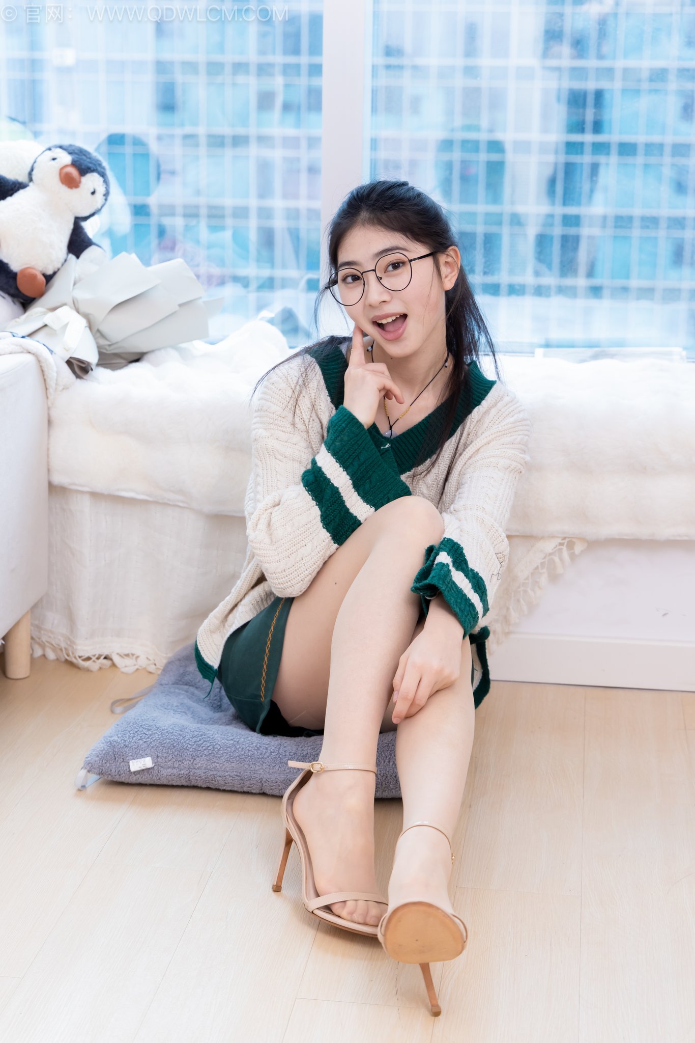 图片[2]-物恋传媒 NO.2677 包包-三双高跟凉鞋、薄肉丝、裸足[158P+1V／6.72GB]-图宝宝
