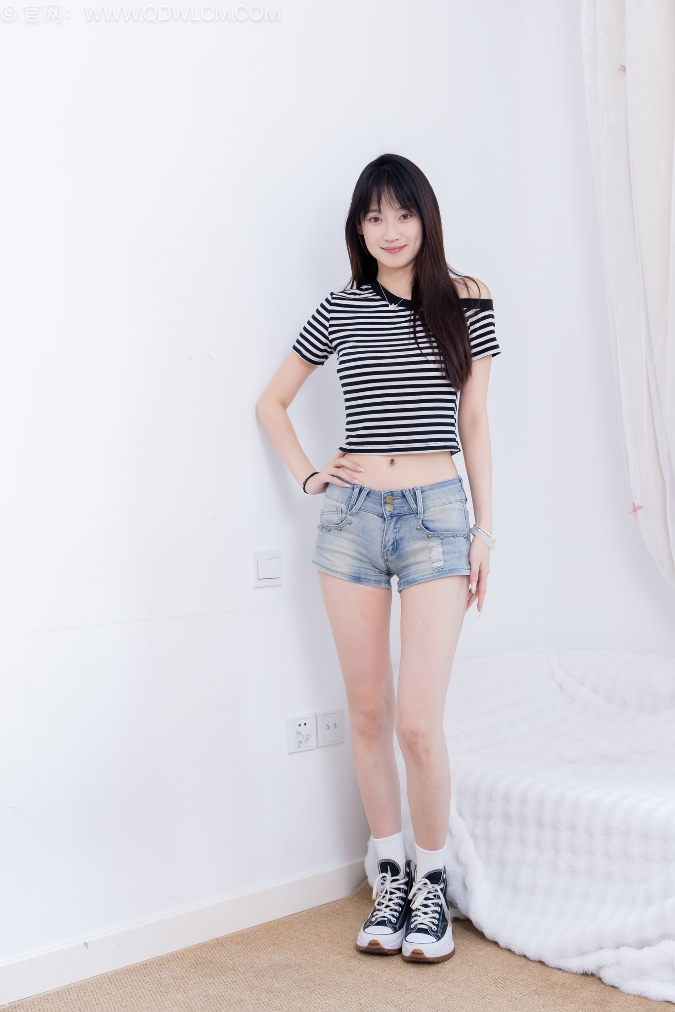 图片[2]-物恋传媒 NO.2687 山奈-帆布鞋、中筒白棉袜、裸足[158P+1V／3.36GB]-图宝宝