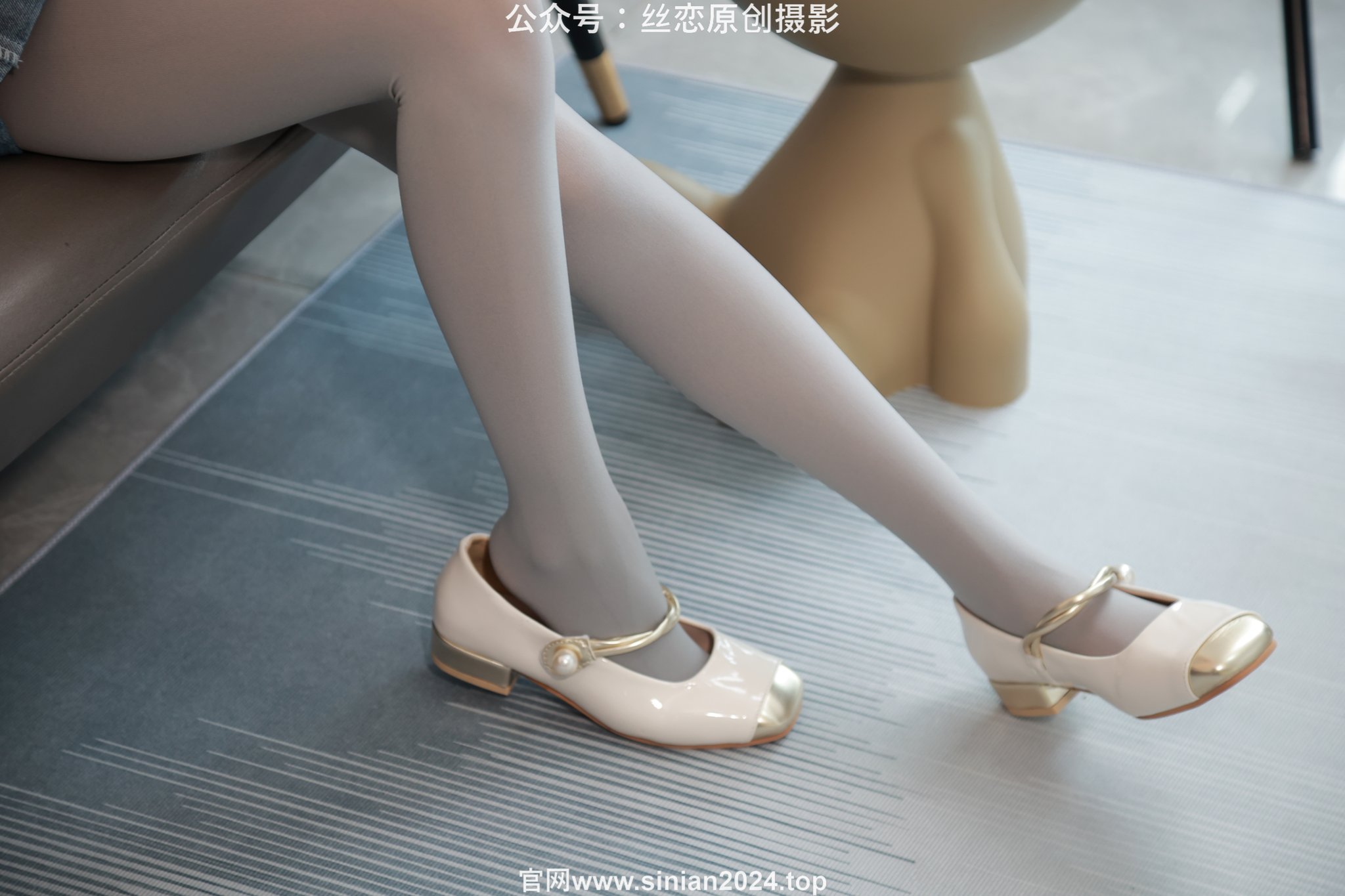 图片[2]-丝恋摄影 NO.065 小梦-牛仔短裤   厚灰丝袜  白色小皮鞋[240P+1V／4.46GB]-图宝宝