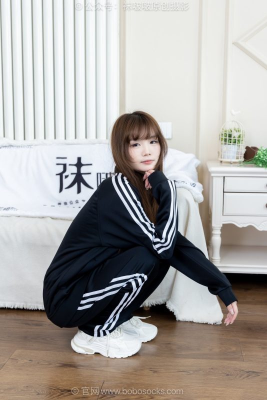 [BoBoSocks袜啵啵]NO.703 甜甜圈-运动鞋、纯白棉袜、裸足、运动套装[150P+1V／5.75GB]-图宝宝