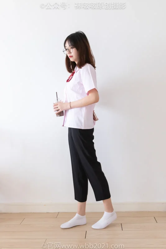 [BoBoSocks袜啵啵]积分限定作品 NO.043 小甜豆-校服、平底布鞋、白棉袜、裸足[175P+1V／6.60GB]-图宝宝