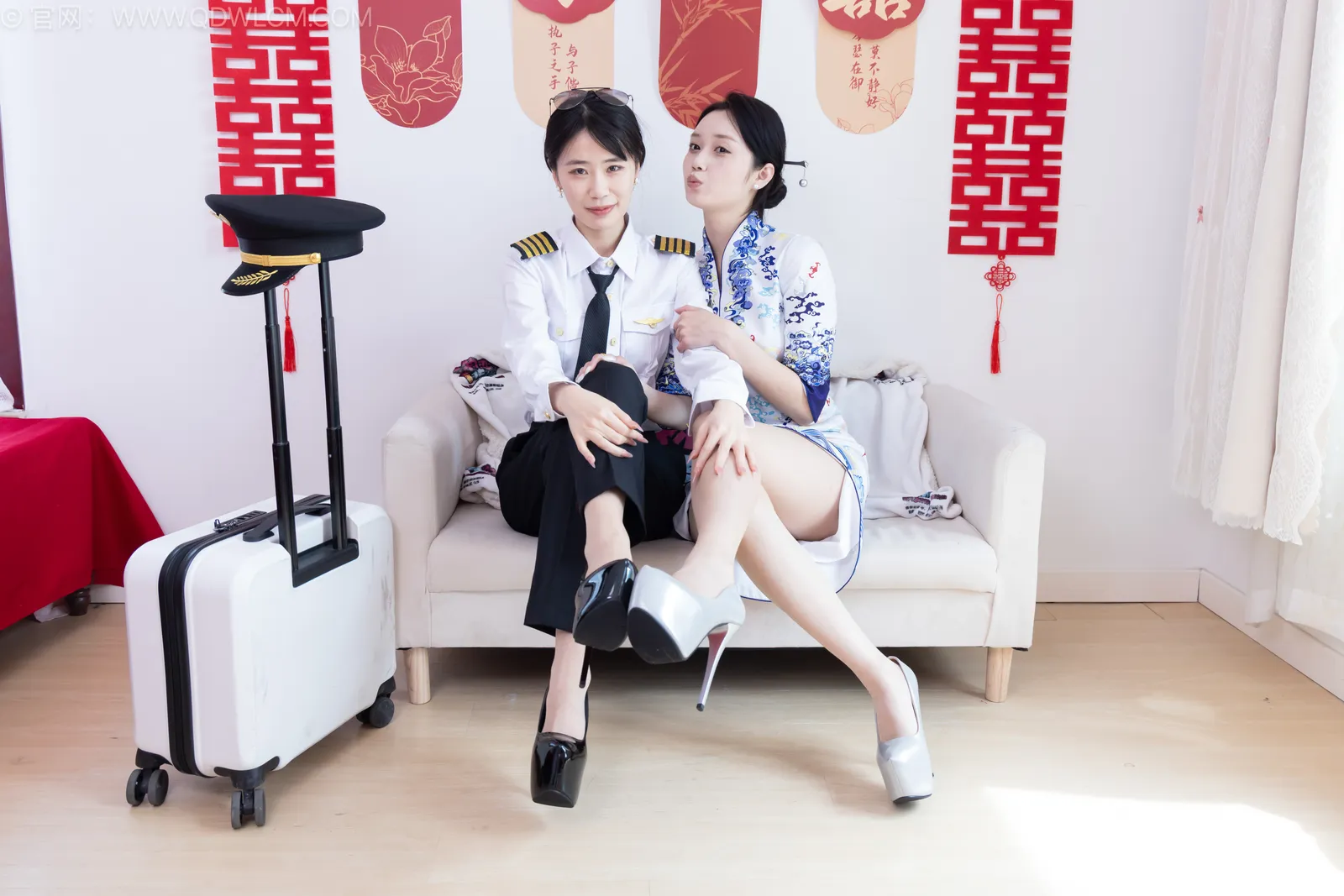 图片[2]-物恋传媒 NO.2759 菜菜&橙子-高跟鞋、两双人字拖、薄肉丝、空姐制服[226P+1V／5.94GB]-图宝宝