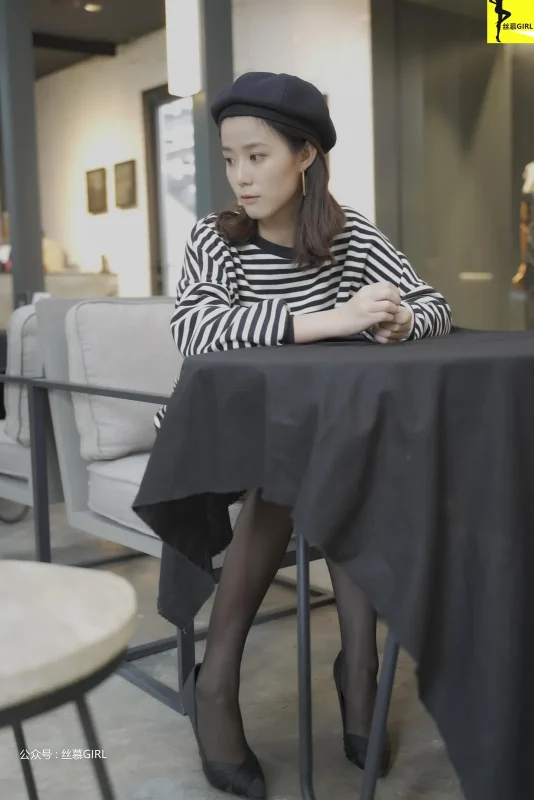 丝慕写真 第025期 模特：四月《谁是谁的腿》[57P71.4MB]-图宝宝