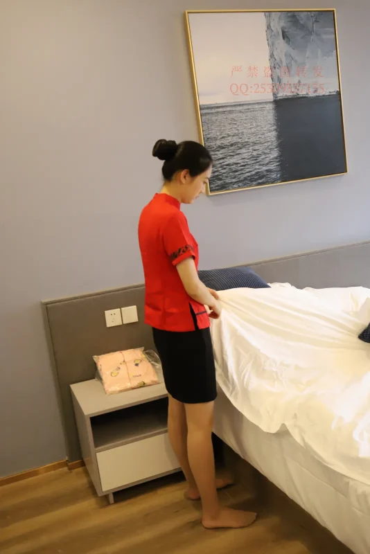 大西瓜爱牙膏-2018 7.8月活动 模特1（一） 服务员制服-图宝宝