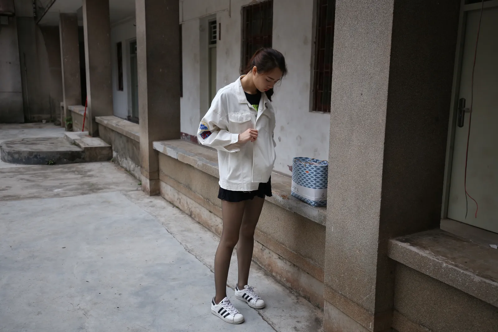 图片[1]-大西瓜爱牙膏-早期作品-Z2-2 衬黑丝袜 [套图+视频]-图宝宝